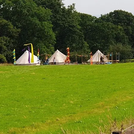 Infinite Sun Glamping Bell Tent - The Family Zone Campingplads Thirsk