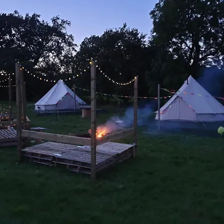 Infinite Sun Glamping Bell Tent - The Family Zone Campingplads 2*